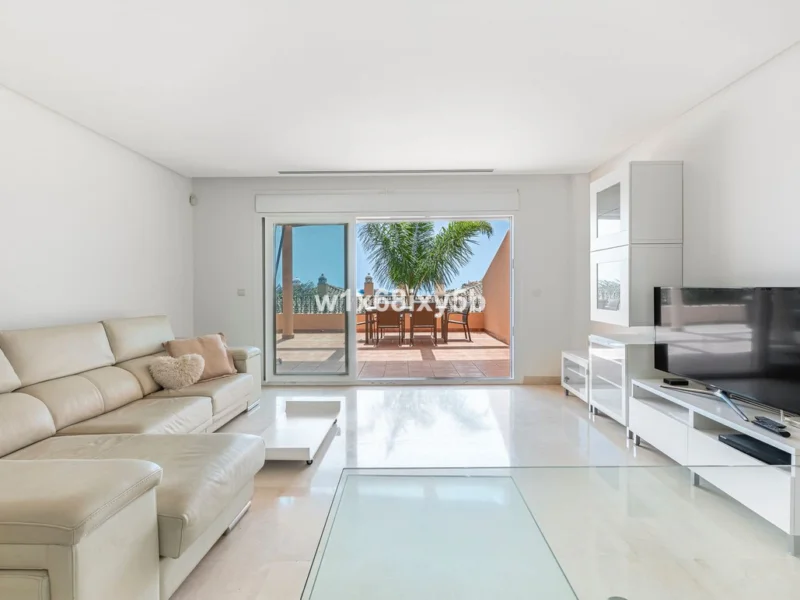 2 Bedroom Apartment with Terrace for Sale in Nueva Andalucía, Marbella