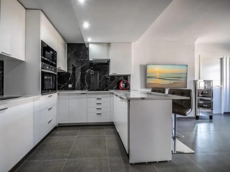 2 Bedroom Apartment for Sale in Puerto Banús, Marbella