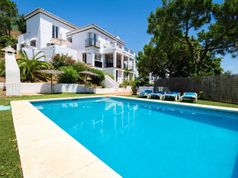 3 Bedroom Private Villa for Sale in Estepona