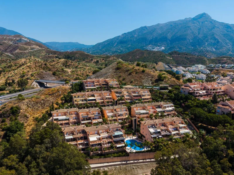 2 Bedroom Apartment with Terrace for Sale in Nueva Andalucía, Marbella