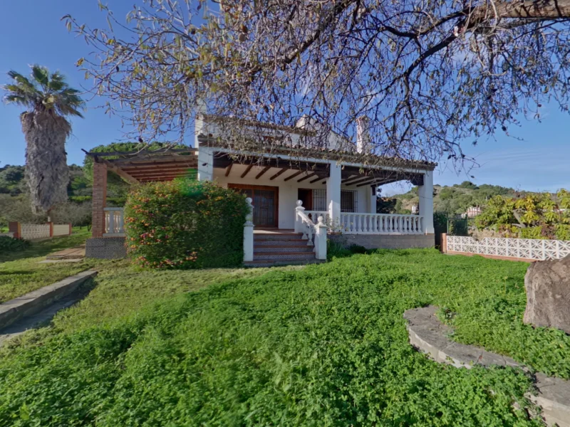 4 Bedroom Apartment for Sale in Estepona