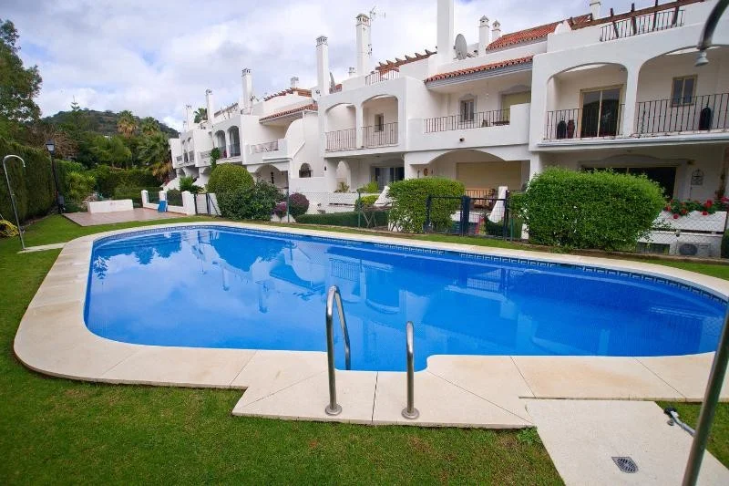 3 Bedroom Private Villa with Terrace for Rent in Nueva Andalucía, Marbella