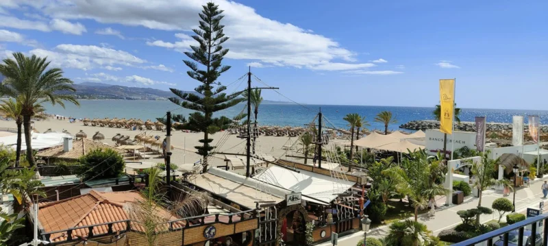 1 Bedroom Apartment with Terrace for Sale in Puerto Banús, Marbella