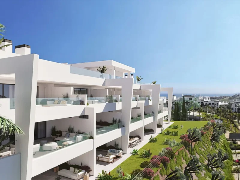 2 Bedroom Apartment with Terrace for Sale in Estepona