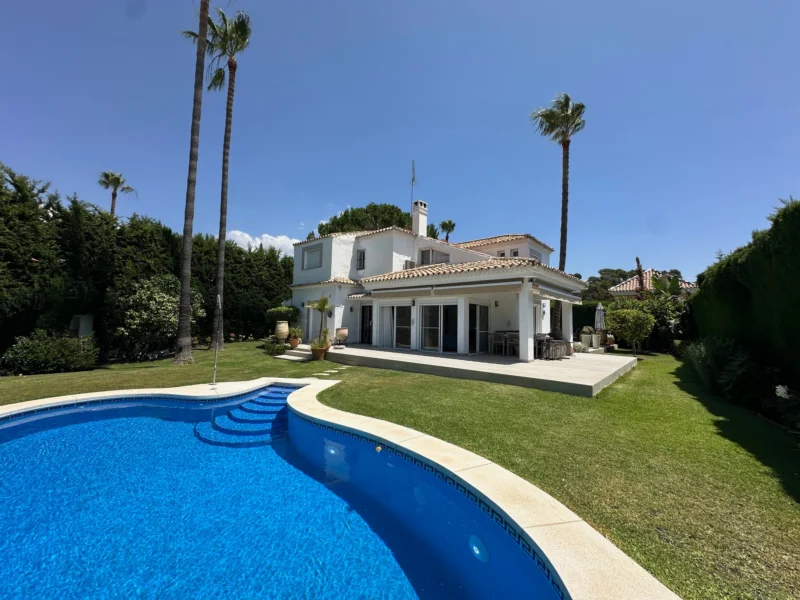 5 Bedroom Private Villa with Terrace for Sale in Marbella Country Club, Nueva Andalucía, Marbella