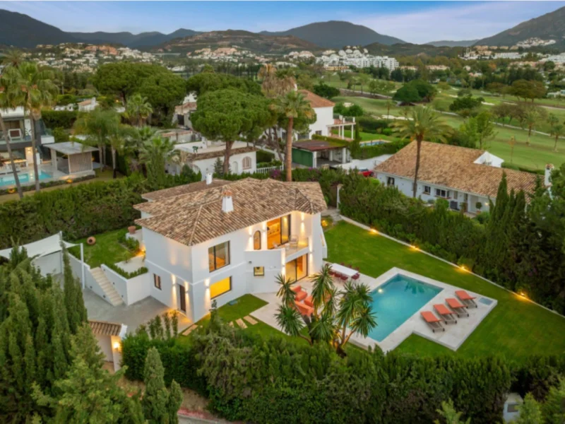4 Bedroom Private Villa with Terrace for Sale in Nueva Andalucía, Marbella