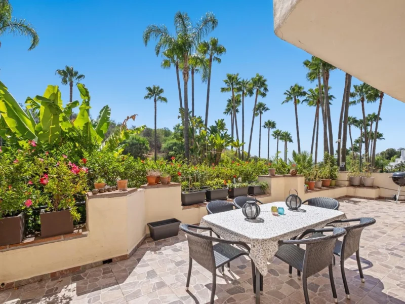 3 Bedroom Apartment with Terrace for Sale in Las Lomas del Marbella Club, Milla de Oro, Marbella