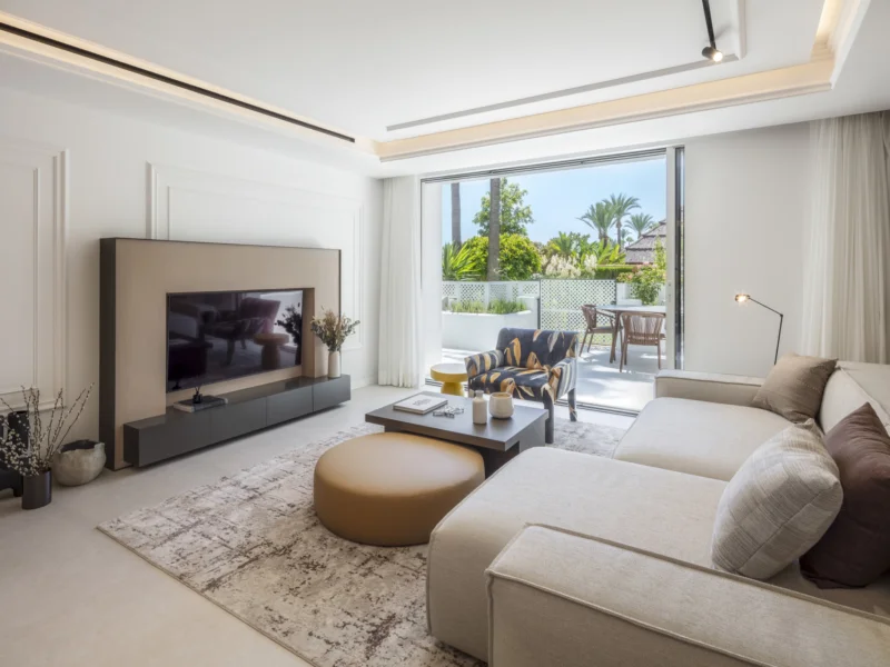 3 Bedroom Apartment with Terrace for Sale in Puente Romano, Milla de Oro, Marbella