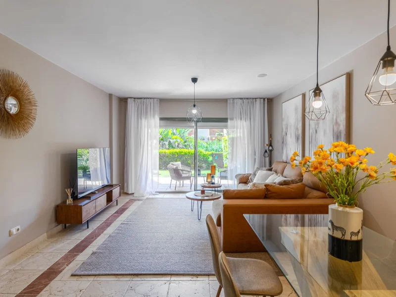 3 Bedroom Apartment with Terrace for Sale in Benahavís