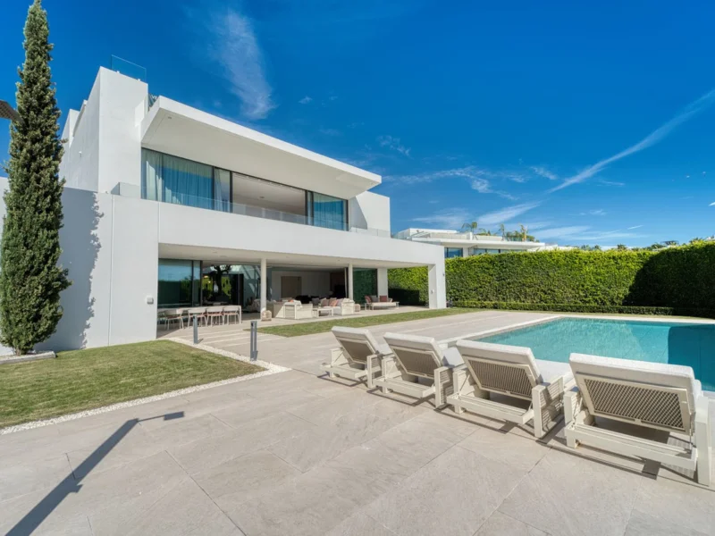 5 Bedroom Private Villa for Sale in Milla de Oro, Marbella