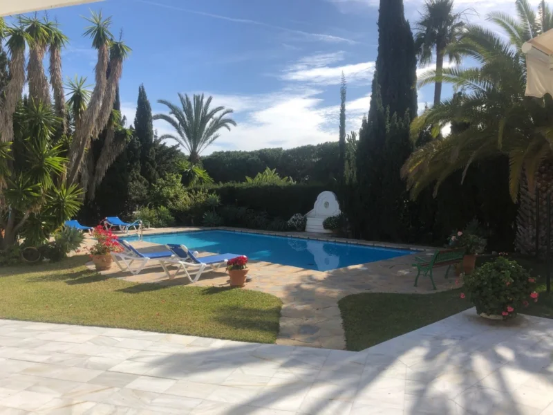 4 Bedroom Private Villa with Terrace for Sale in Las Chapas, Marbella