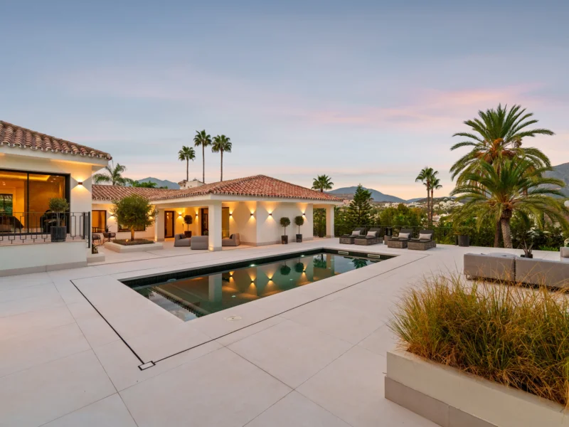 5 Bedroom Private Villa with Terrace for Sale in Las Brisas, Nueva Andalucía, Marbella