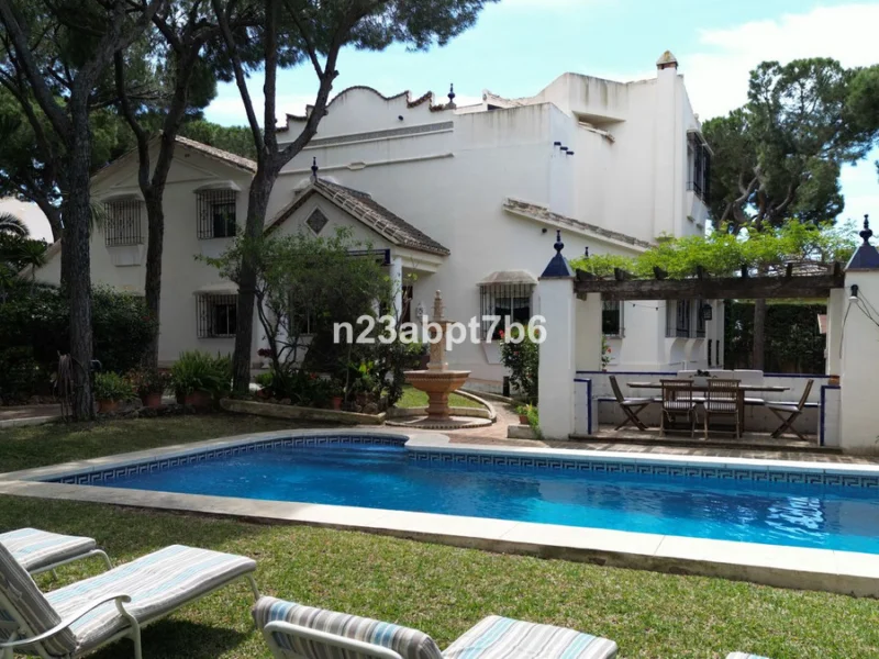 4 Bedroom Private Villa for Sale in Las Chapas, Marbella