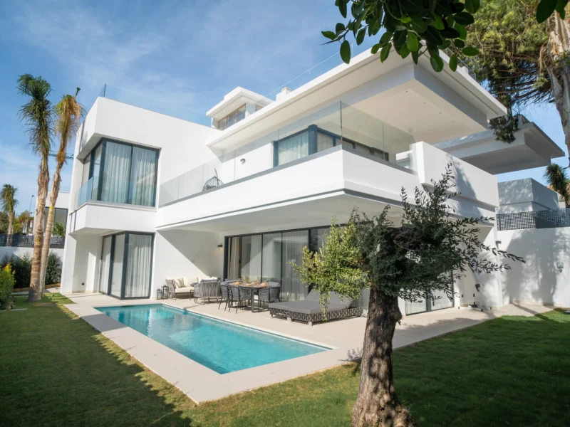 4 Bedroom Private Villa for Sale in Rio Verde, Milla de Oro, Marbella