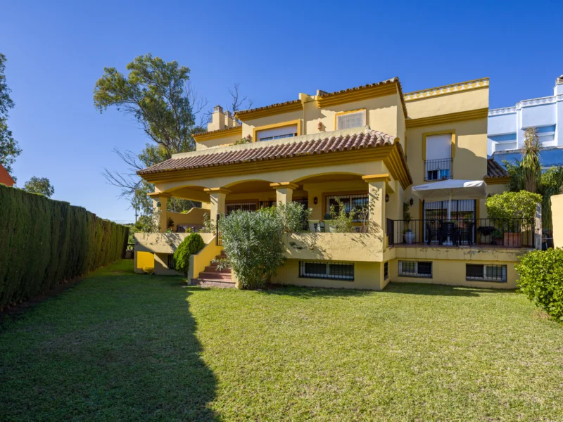 5 Bedroom Private Villa for Sale in Guadalmina Alta, San Pedro de Alcántara