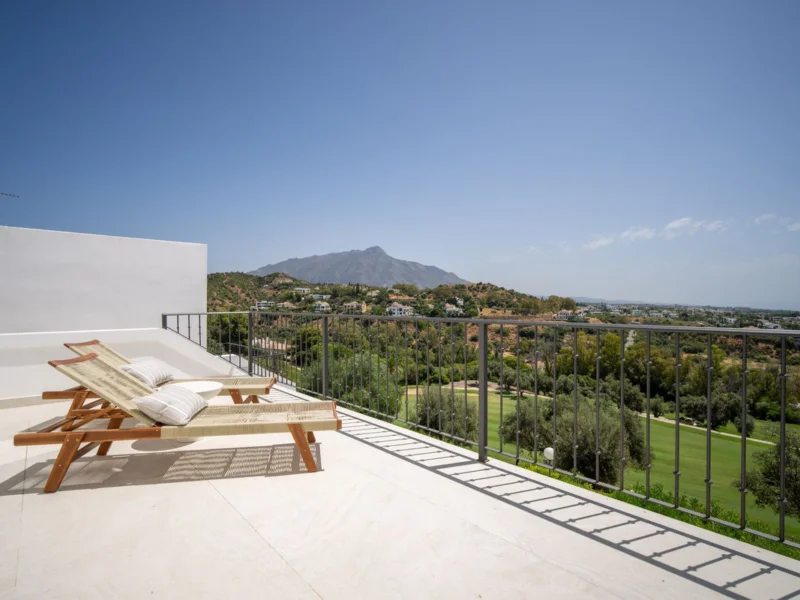 4 Bedroom Private Villa with Terrace for Sale in La Quinta, Benahavís