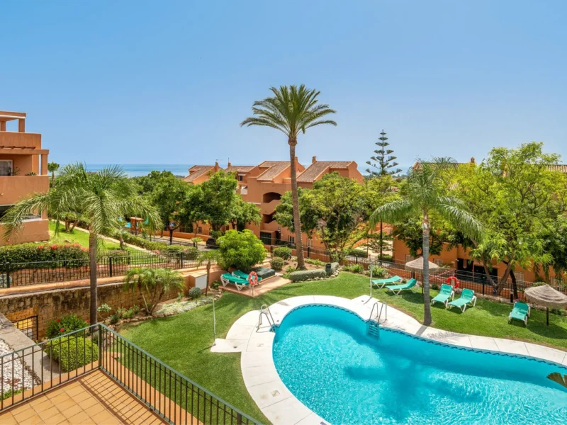2 Bedroom Apartment with Terrace for Sale in Elviria, Marbella