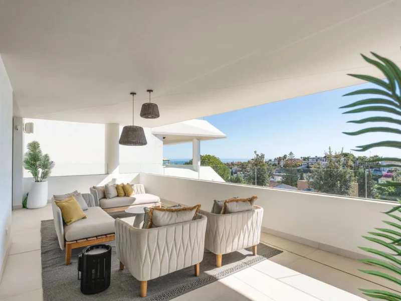 4 Bedroom Private Villa with Terrace for Sale in Nueva Andalucía, Marbella