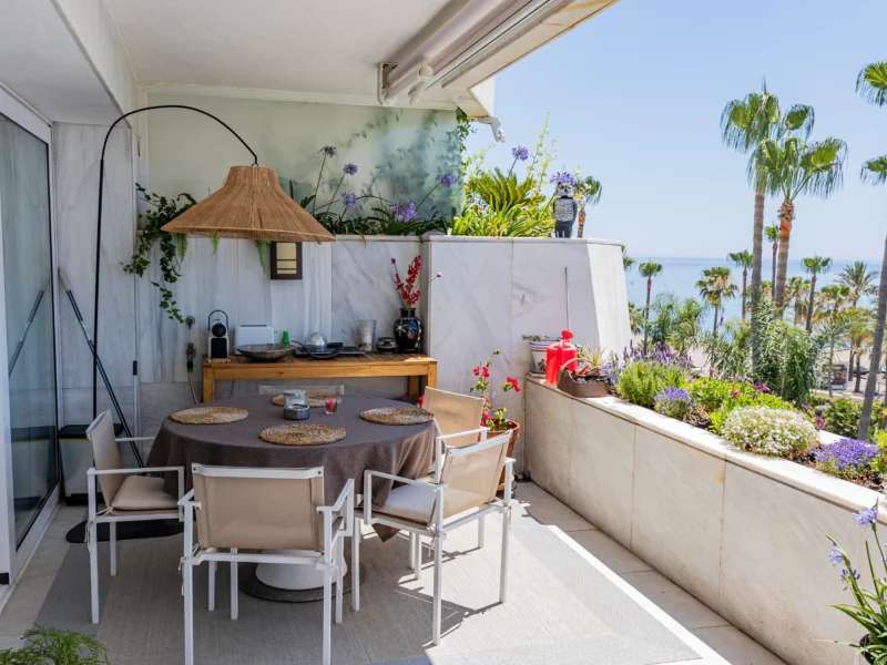 3 Bedroom Apartment with Terrace for Sale in Puerto Banús, Marbella