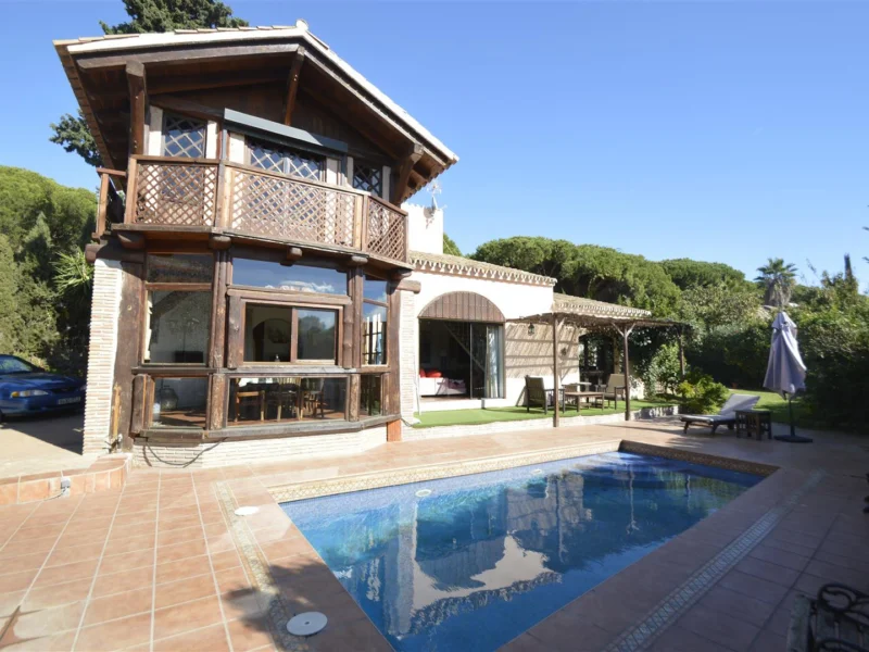 3 Bedroom Private Villa for Sale in Artola, Marbella