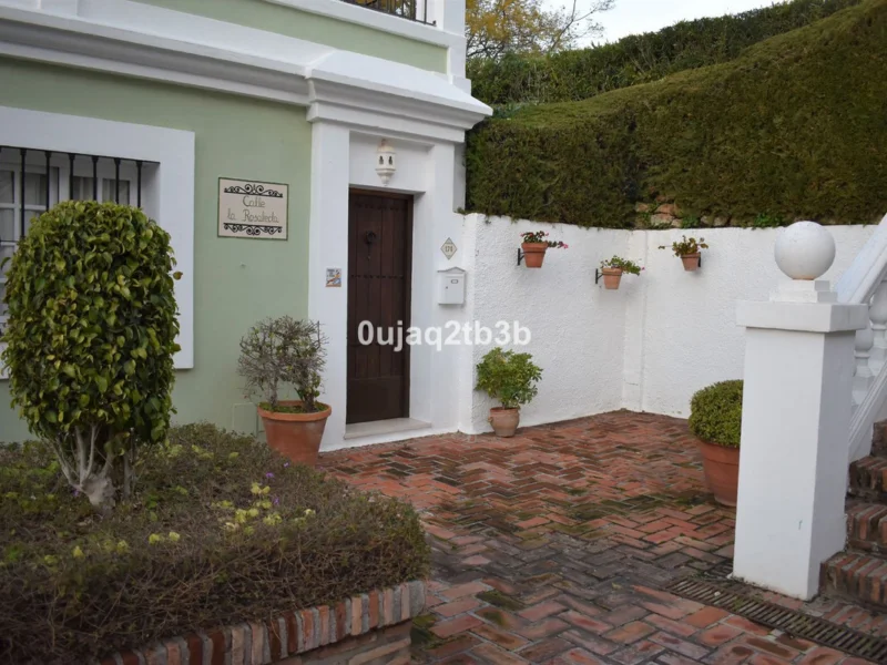 2 Bedroom Private Villa with Terrace for Sale in Nueva Andalucía, Marbella