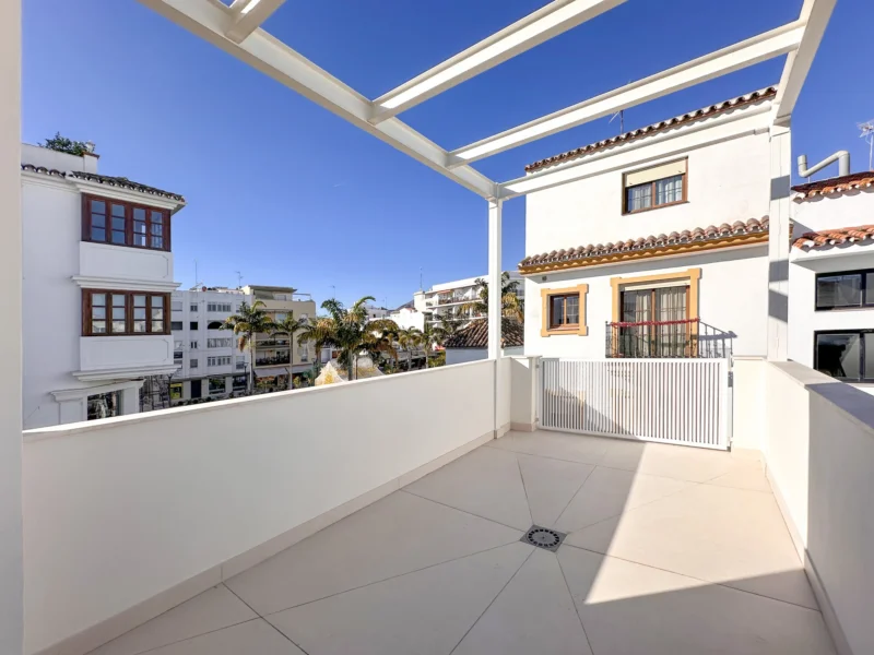 2 Bedroom Private Villa for Sale in La Alqueria, Estepona