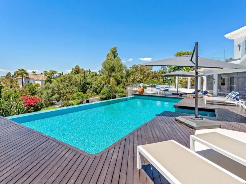 7 Bedroom Private Villa for Sale in Las Chapas, Marbella