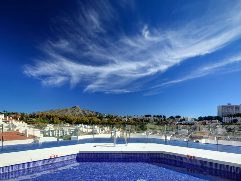 2 Bedroom Apartment for Sale in Nueva Andalucía, Marbella