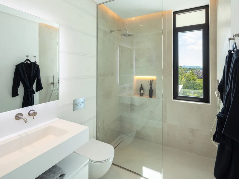 5 Bedroom Private Villa with Terrace for Sale in Las Brisas Golf, Nueva Andalucía, Marbella