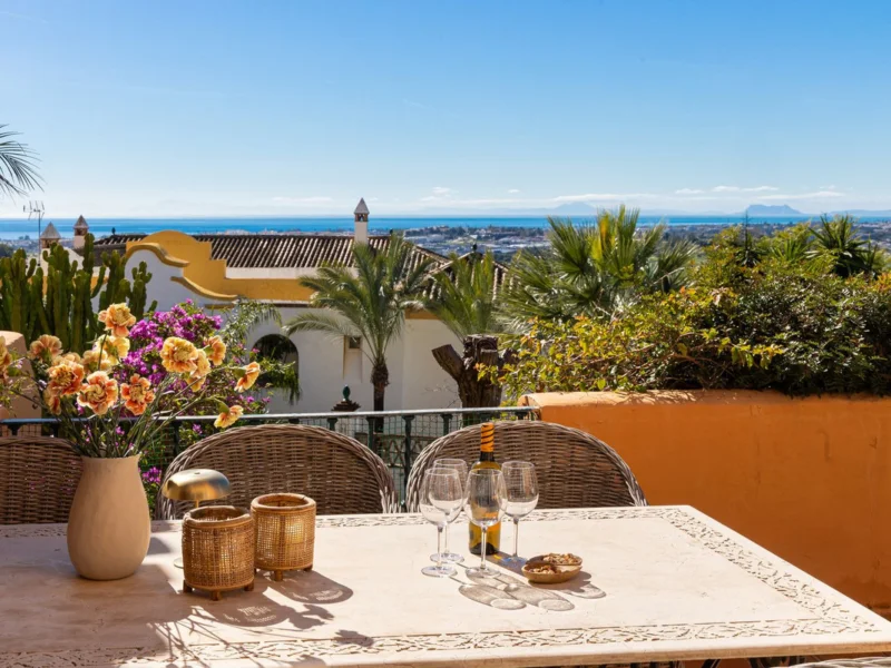 3 Bedroom Apartment with Terrace for Sale in Nueva Andalucía, Marbella