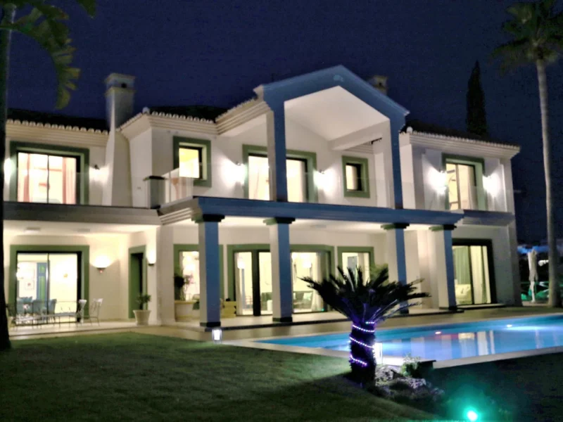 Furnished 5 Bedroom Private Villa with Terrace for Rent in Estepona