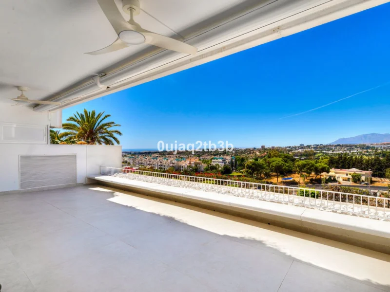 3 Bedroom Apartment with Terrace for Sale in Marbella