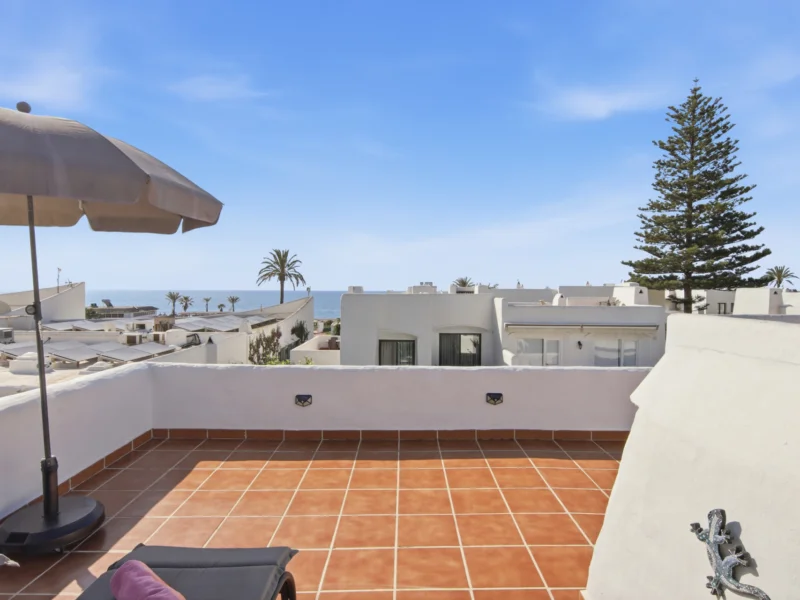 1 Bedroom Apartment with Terrace for Sale in Estepona