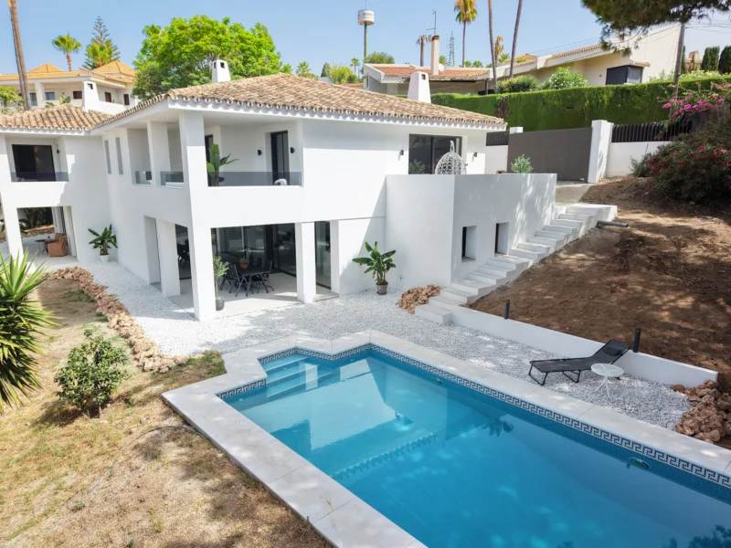 8 Bedroom Private Villa with Terrace for Sale in Elviria, Marbella