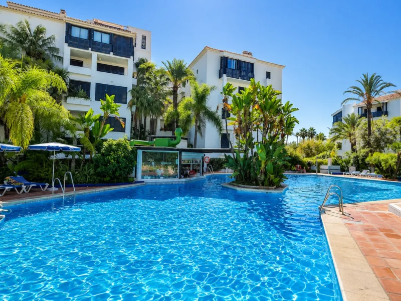 3 Bedroom Apartment for Sale in Jardines las Golondrinas, Elviria, Marbella