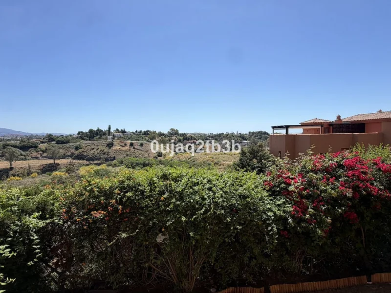2 Bedroom Apartment with Terrace for Sale in Benahavís