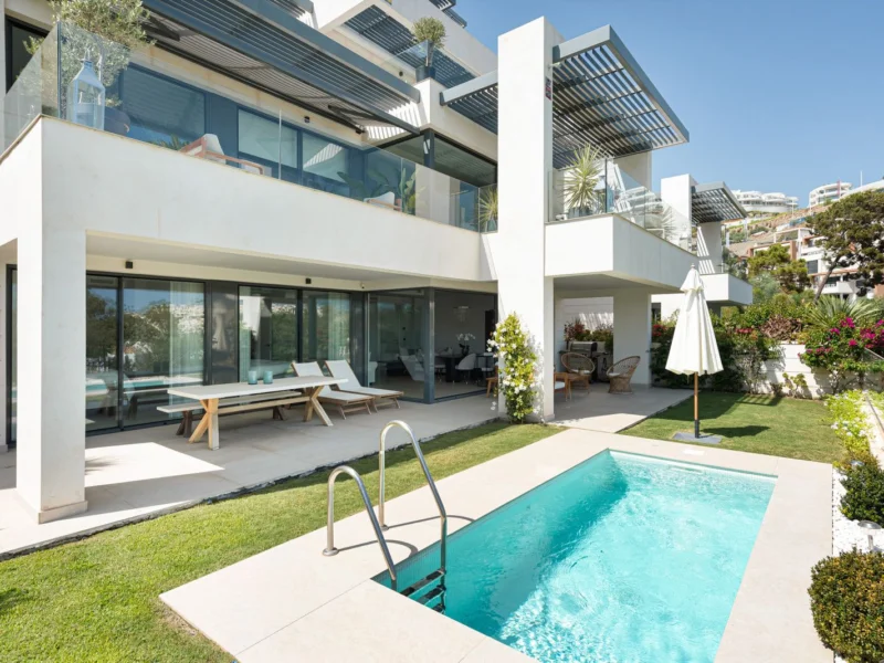Furnished 2 Bedroom Apartment for Rent in La Quinta, Benahavís