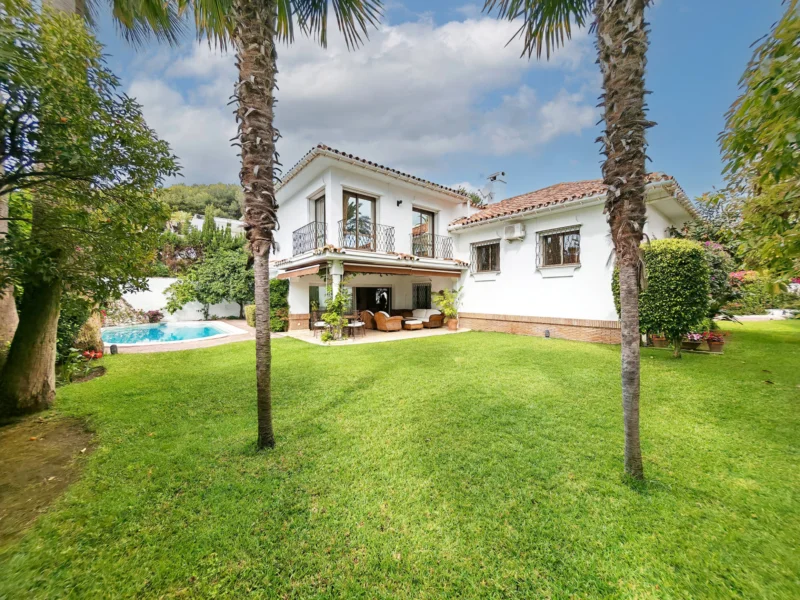 5 Bedroom Private Villa for Sale in Los Monteros, Marbella