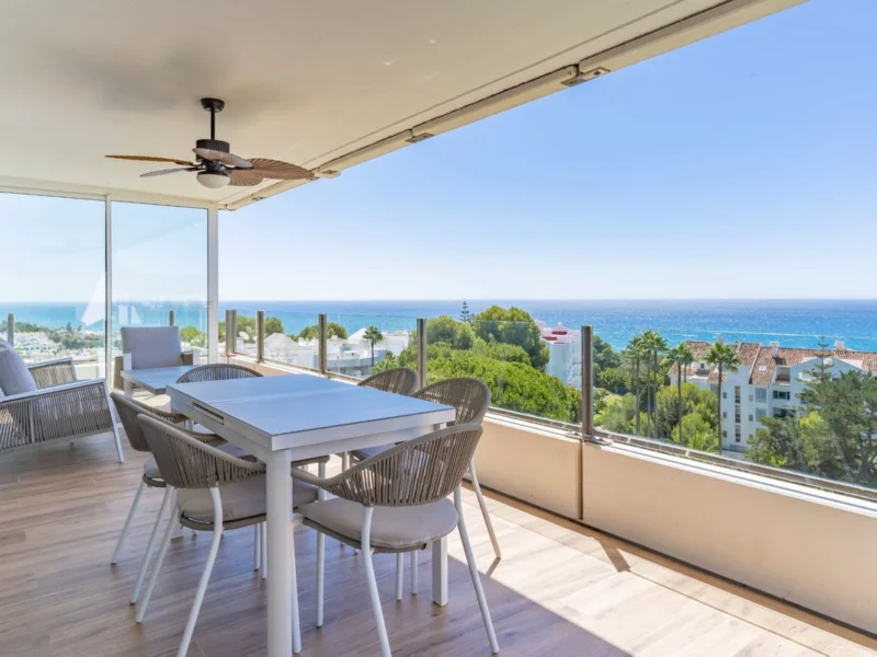 3 Bedroom Apartment with Terrace for Sale in Río Real, Marbella