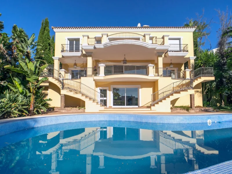 8 Bedroom Private Villa for Sale in Marbella