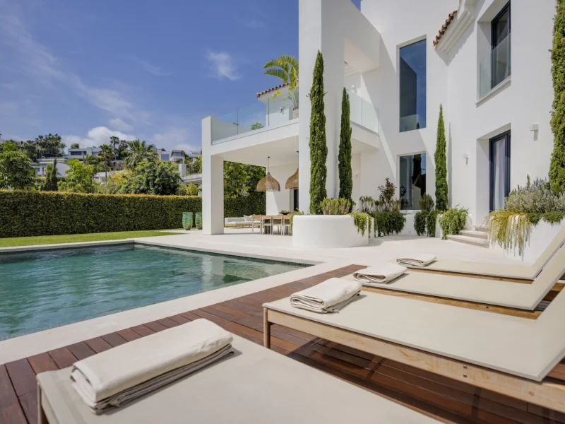 4 Bedroom Private Villa with Terrace for Sale in La Alquería, Benahavís