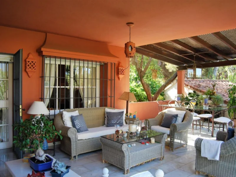 5 Bedroom Private Villa with Terrace for Rent in Marbella