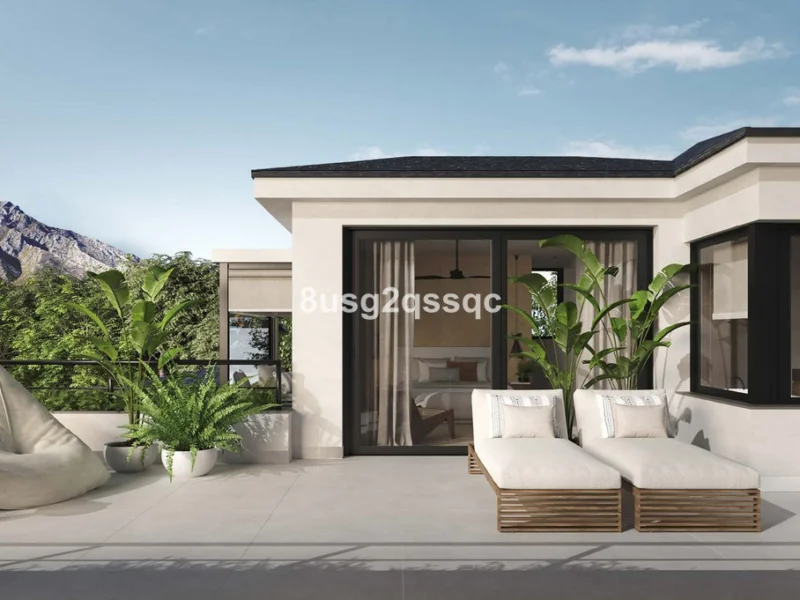 6 Bedroom Private Villa with Terrace for Sale in Marbella
