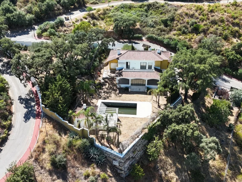 3 Bedroom Private Villa for Sale in La Mairena, Marbella