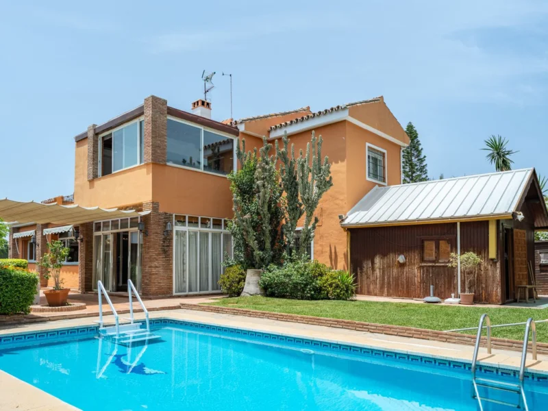 4 Bedroom Private Villa for Sale in San Pedro de Alcántara