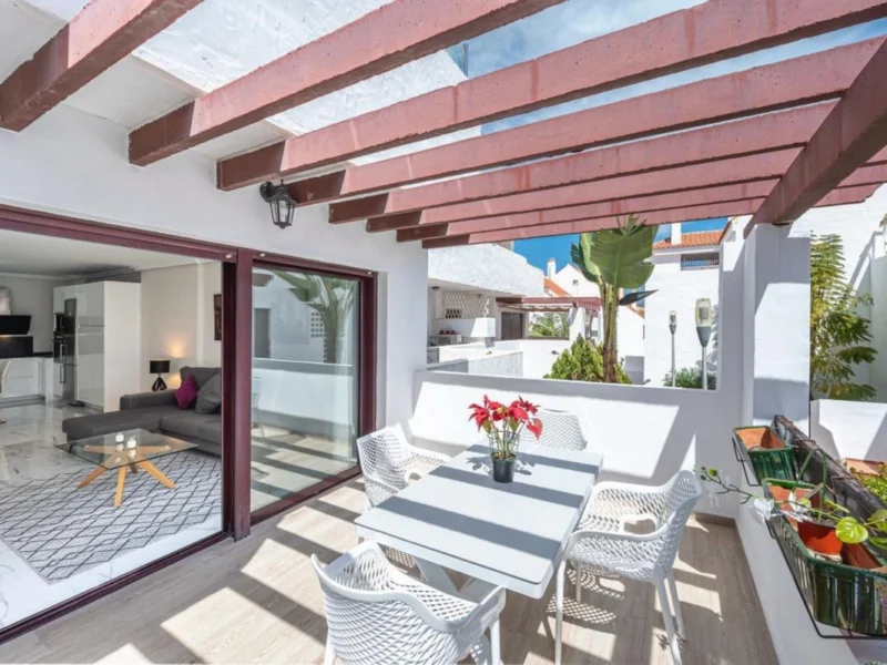 3 Bedroom Apartment with Terrace for Sale in Nueva Andalucía, Marbella