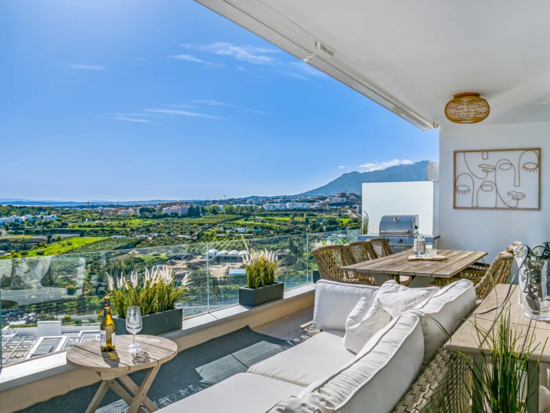 3 Bedroom Apartment for Sale in Estepona