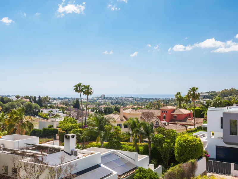 2 Bedroom Apartment with Terrace for Sale in Nueva Andalucía, Marbella