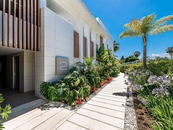 2 Bedroom Apartment with Terrace for Sale in Jade Beach, Nueva Alcántara, Marbella