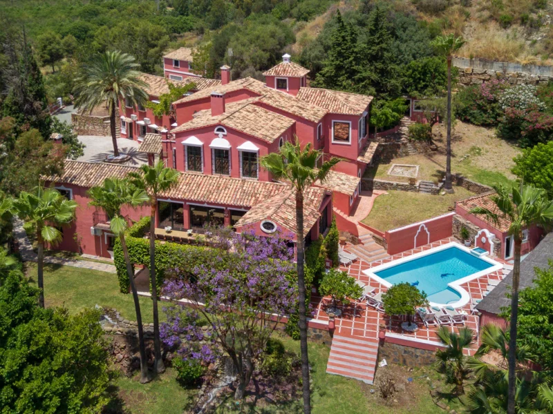 12 Bedroom Private Villa for Sale in Benahavís